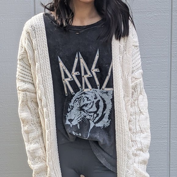 Rebel Distressed Tiger Graphic Tee - Picture 4 of 7